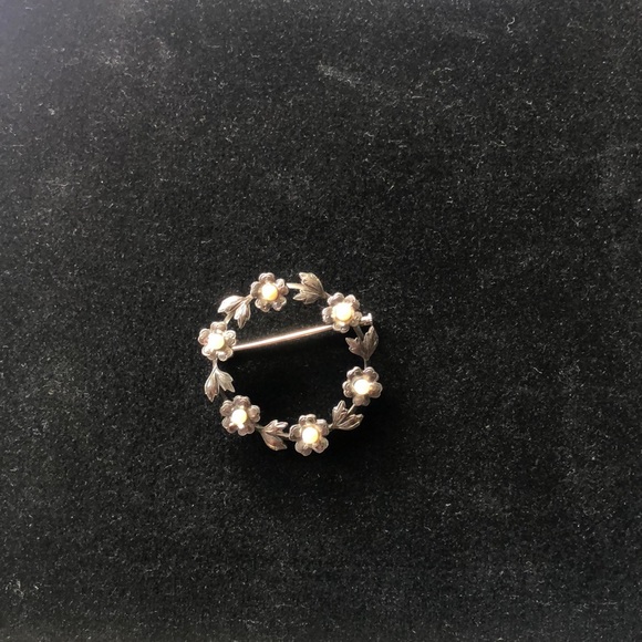 Antique Pearl Silver Pin - Picture 5 of 8